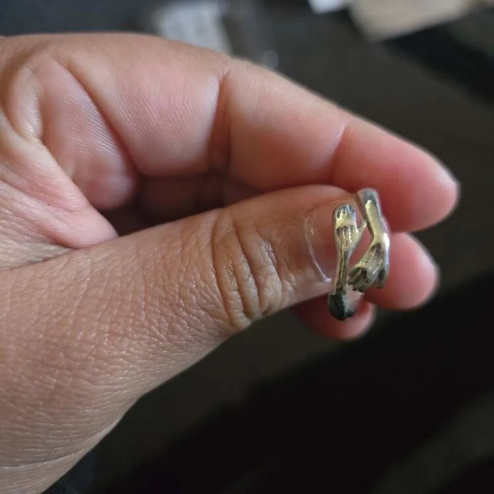 Hugging arms Design Ring - Picture 2 of 4